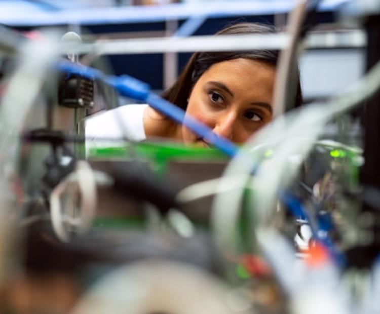 工業(yè)物聯(lián)網(wǎng)驅(qū)動制造業(yè)設(shè)備管理智能化轉(zhuǎn)型